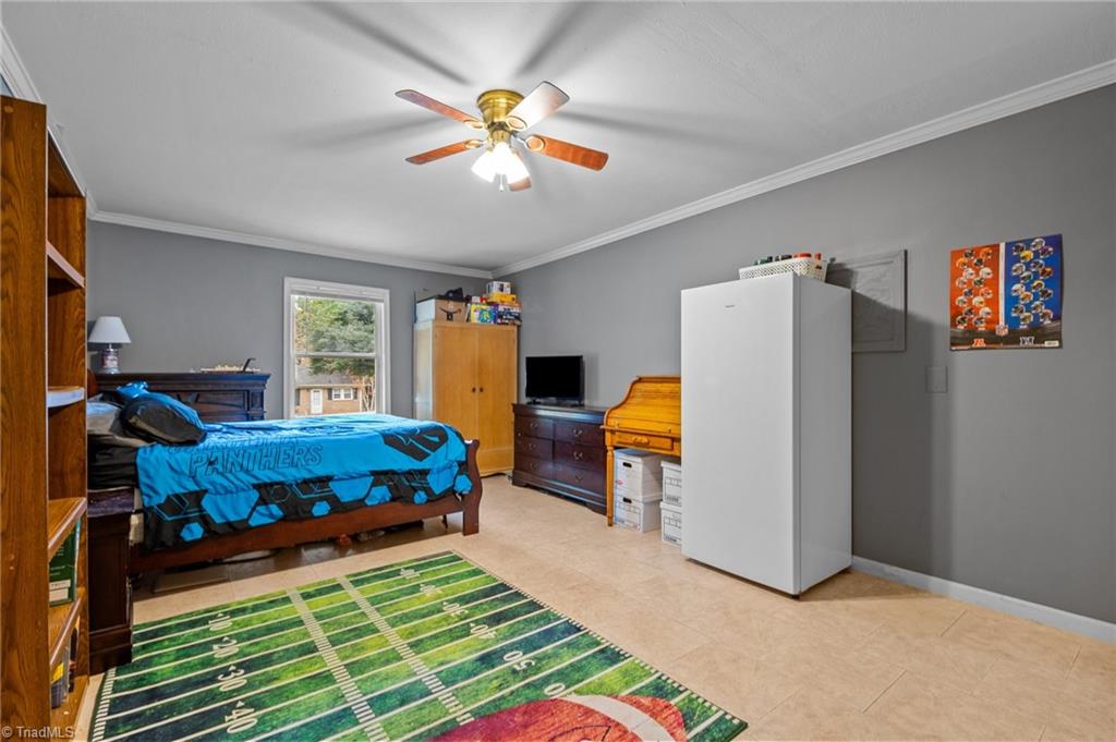 102 Lakeview Drive E