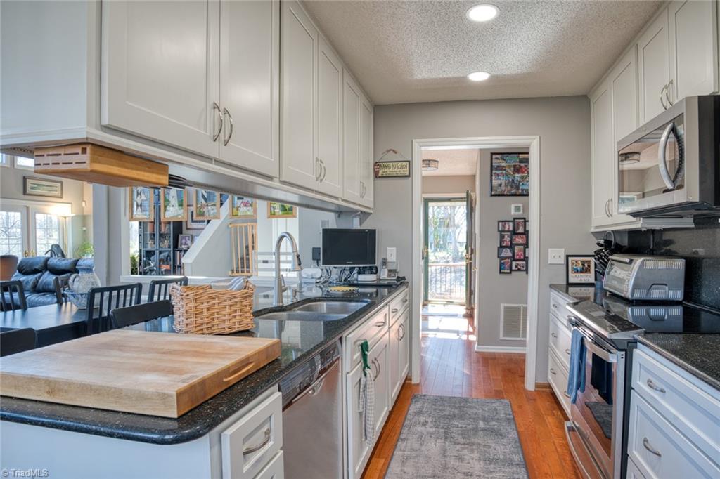 8094 Deer Hill Circle