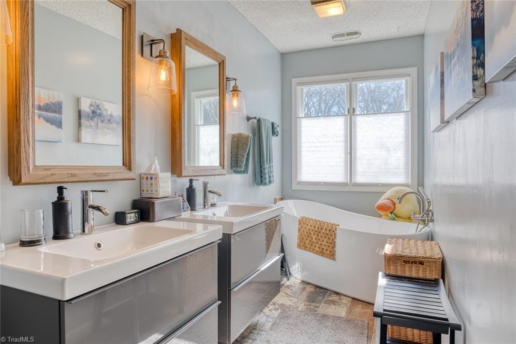 8094 Deer Hill Circle