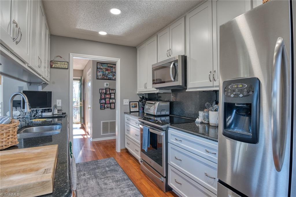 8094 Deer Hill Circle