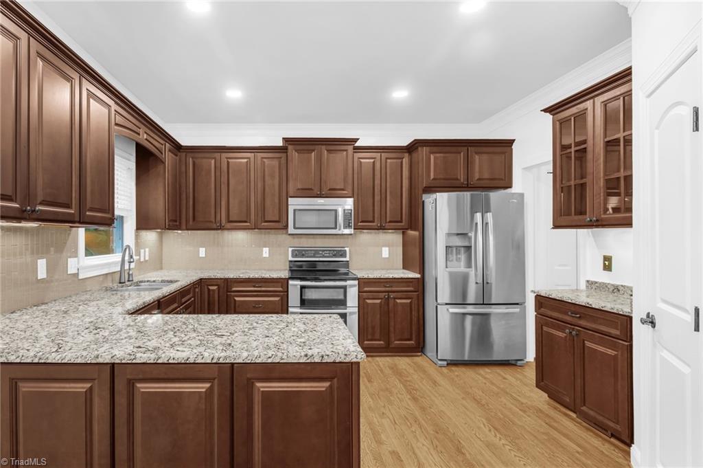 904 Ridge Gate Drive