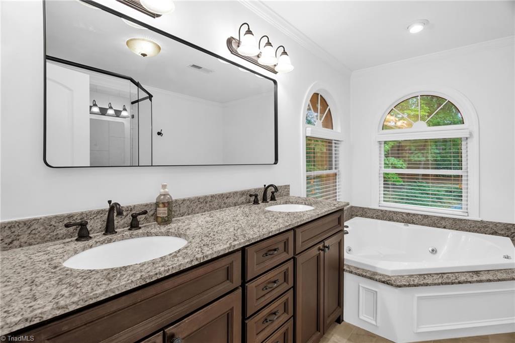 904 Ridge Gate Drive