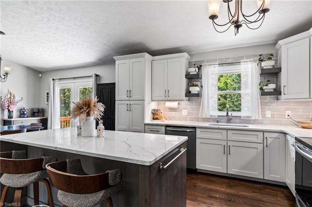 6165 Vienna Dozier Road