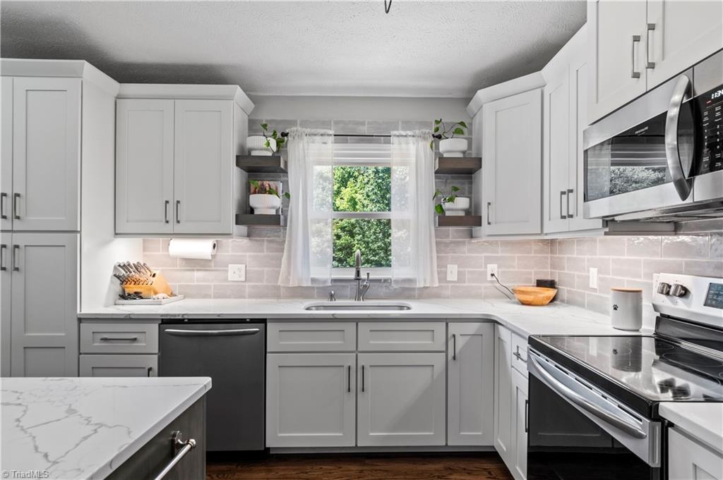 6165 Vienna Dozier Road