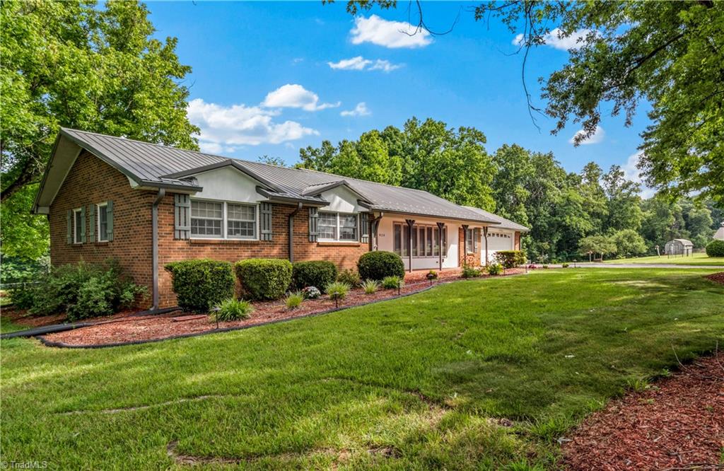 826 Meadowbrook Drive