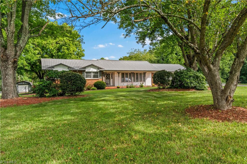 826 Meadowbrook Drive