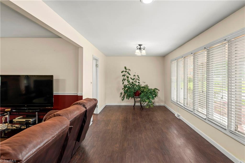 826 Meadowbrook Drive