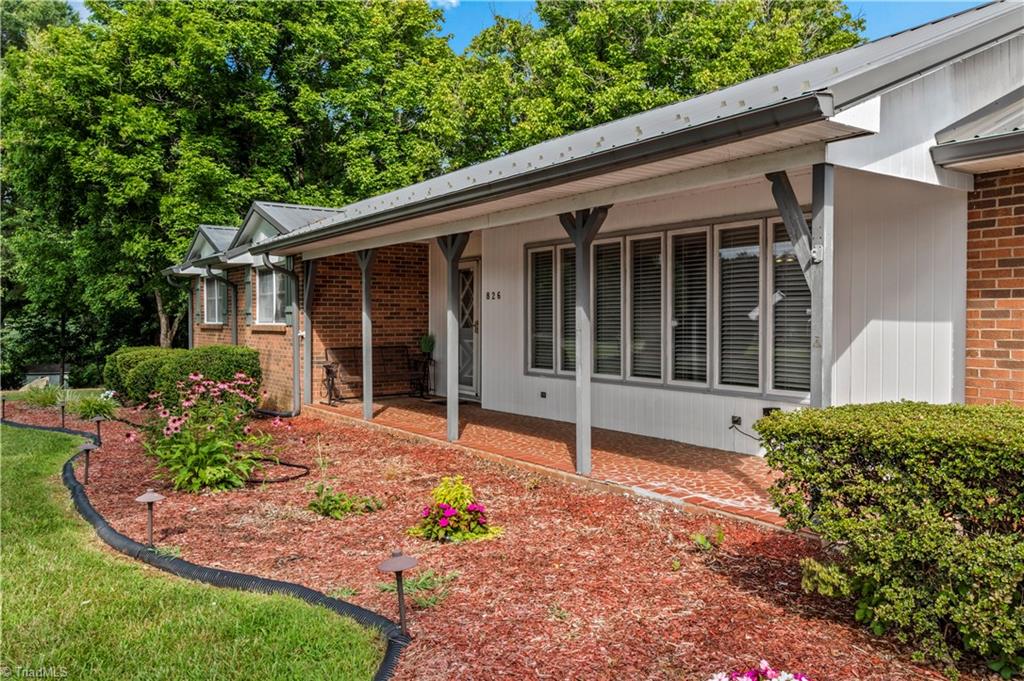 826 Meadowbrook Drive