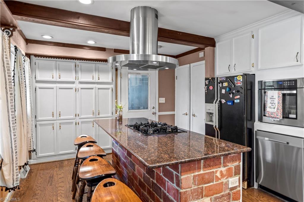 826 Meadowbrook Drive