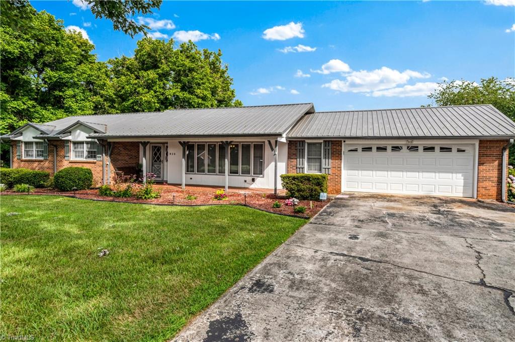 826 Meadowbrook Drive