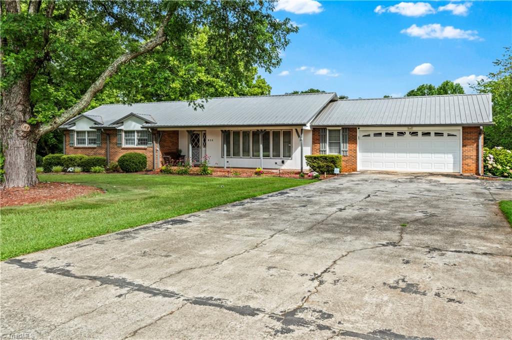 826 Meadowbrook Drive