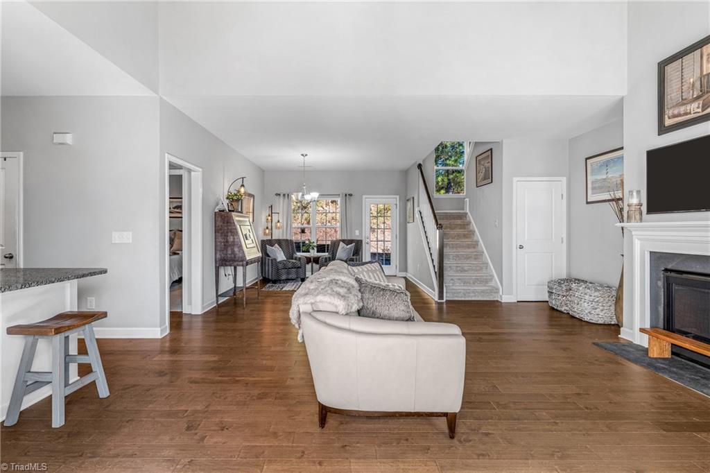 211 Hawks Nest Circle