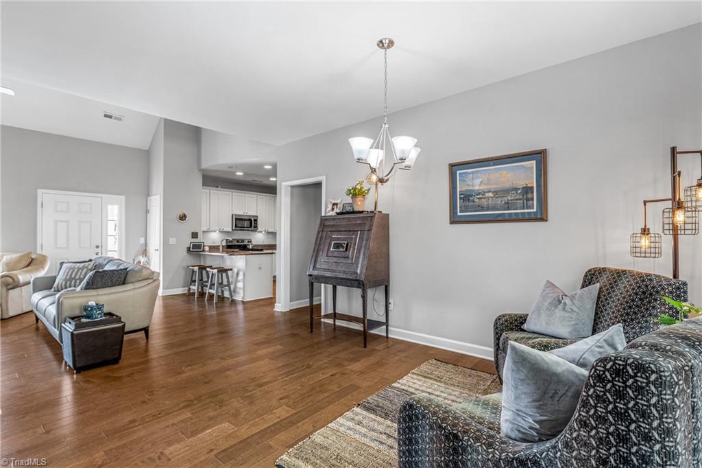 211 Hawks Nest Circle