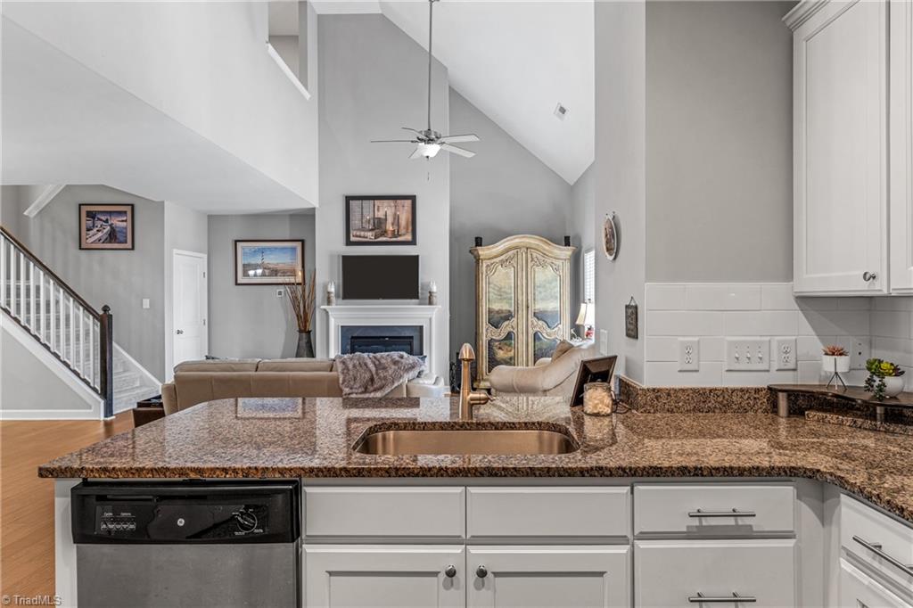 211 Hawks Nest Circle