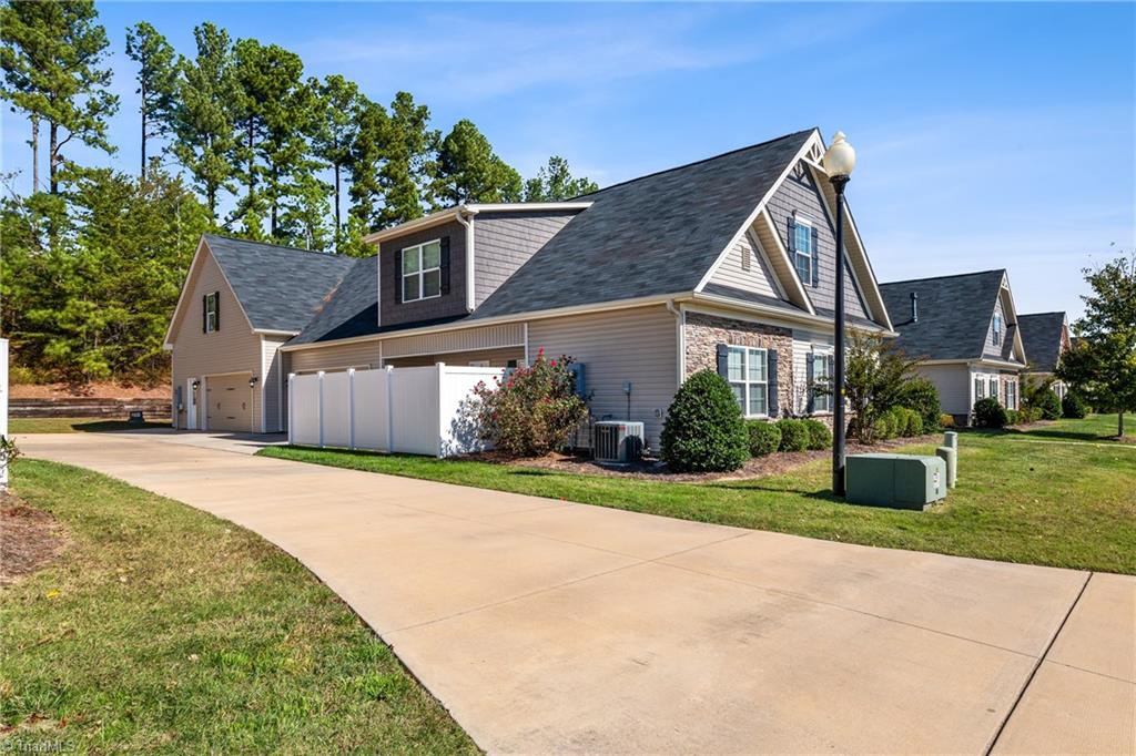 211 Hawks Nest Circle