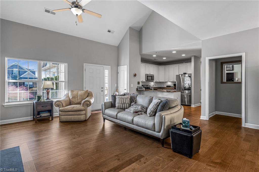 211 Hawks Nest Circle