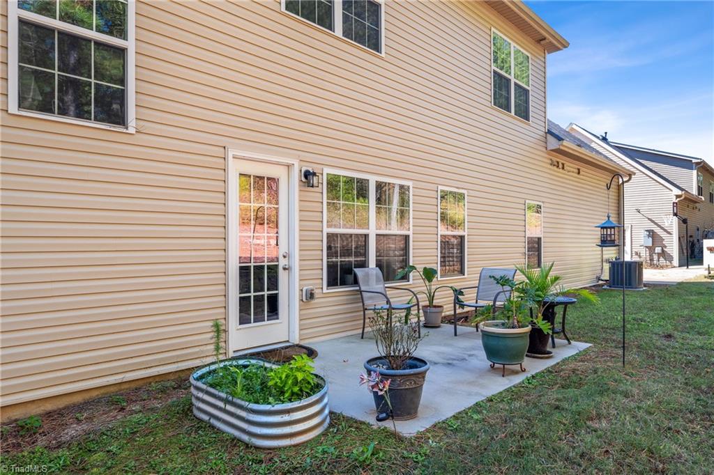 211 Hawks Nest Circle