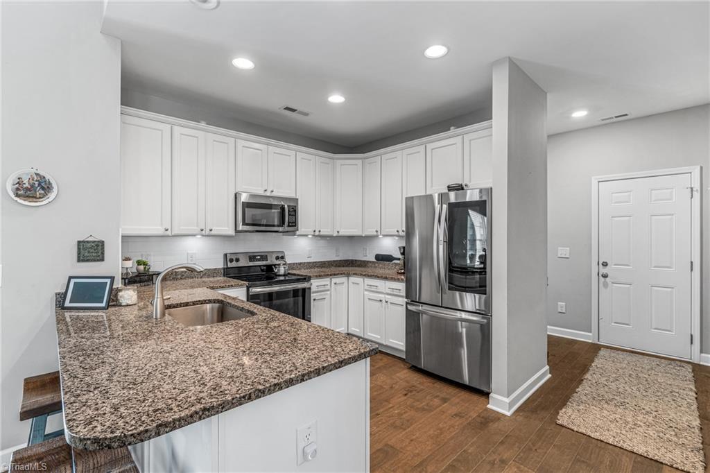 211 Hawks Nest Circle