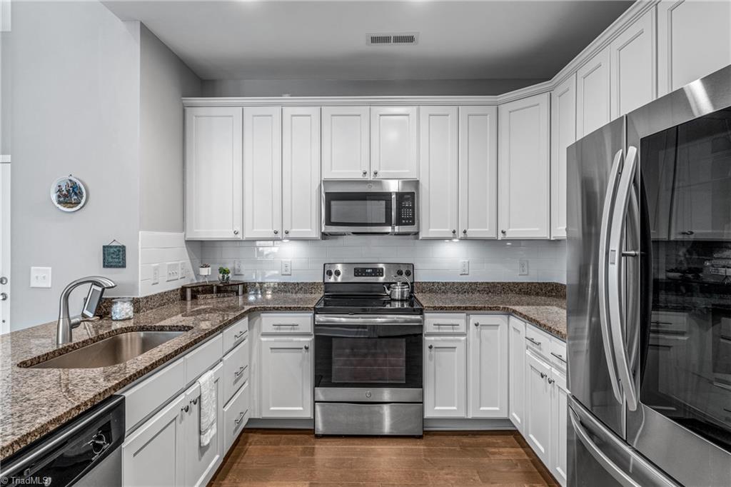 211 Hawks Nest Circle