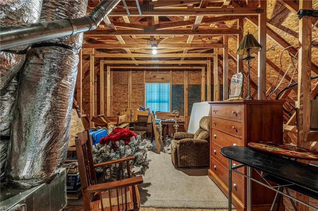 211 Hawks Nest Circle