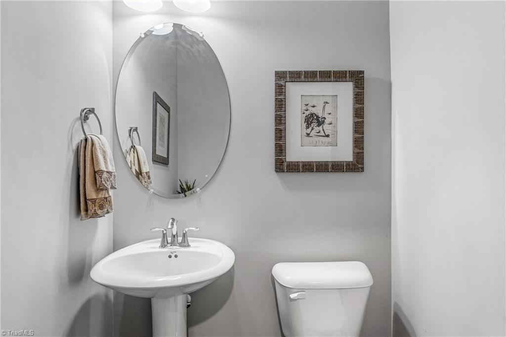 211 Hawks Nest Circle