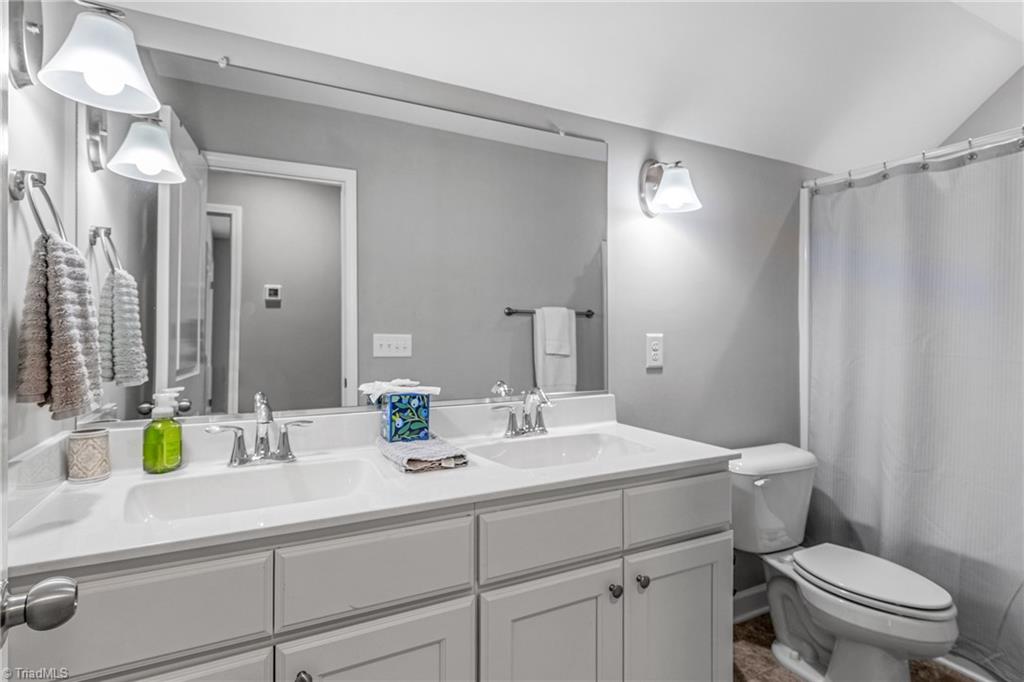 211 Hawks Nest Circle