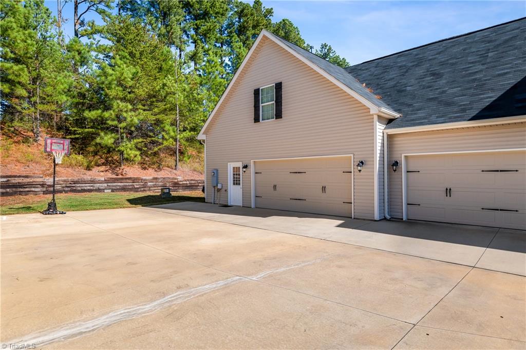 211 Hawks Nest Circle