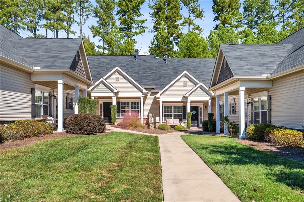 211 Hawks Nest Circle