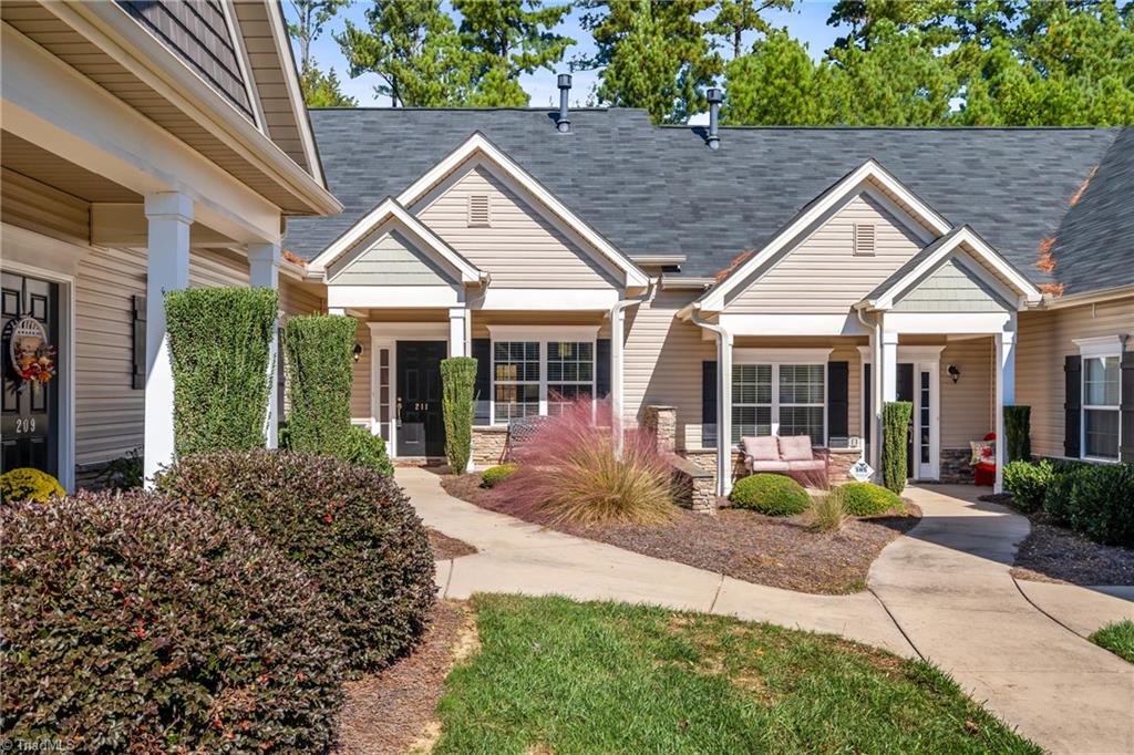 211 Hawks Nest Circle