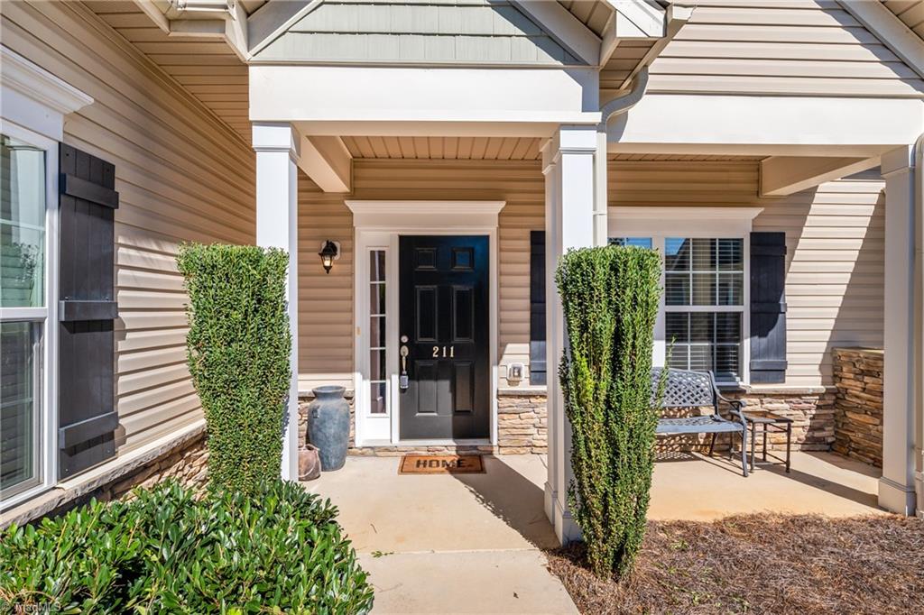 211 Hawks Nest Circle