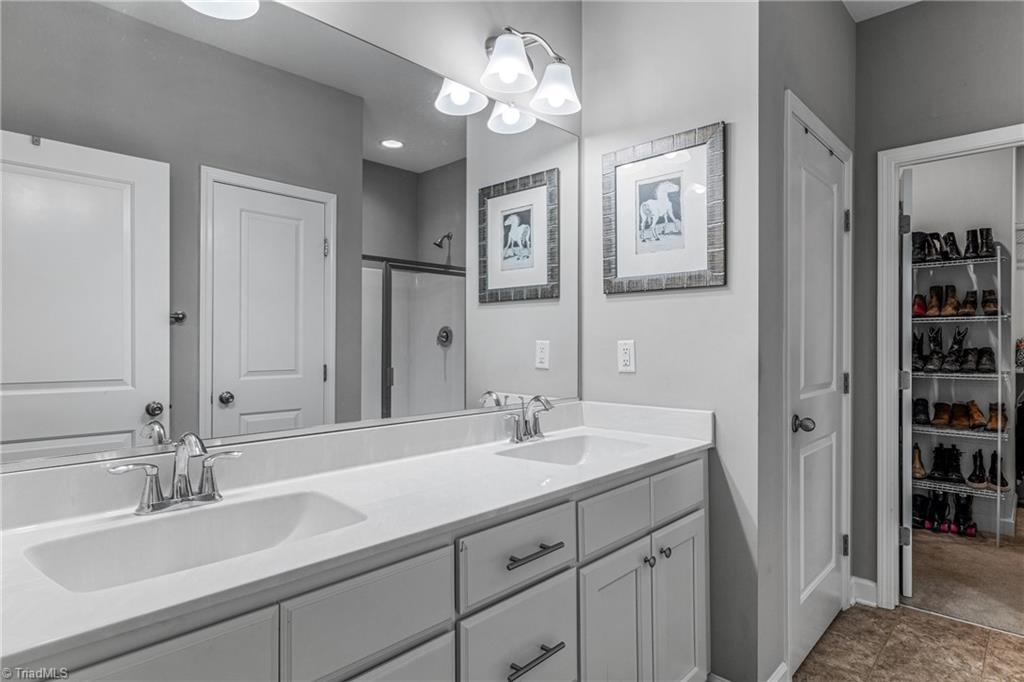 211 Hawks Nest Circle