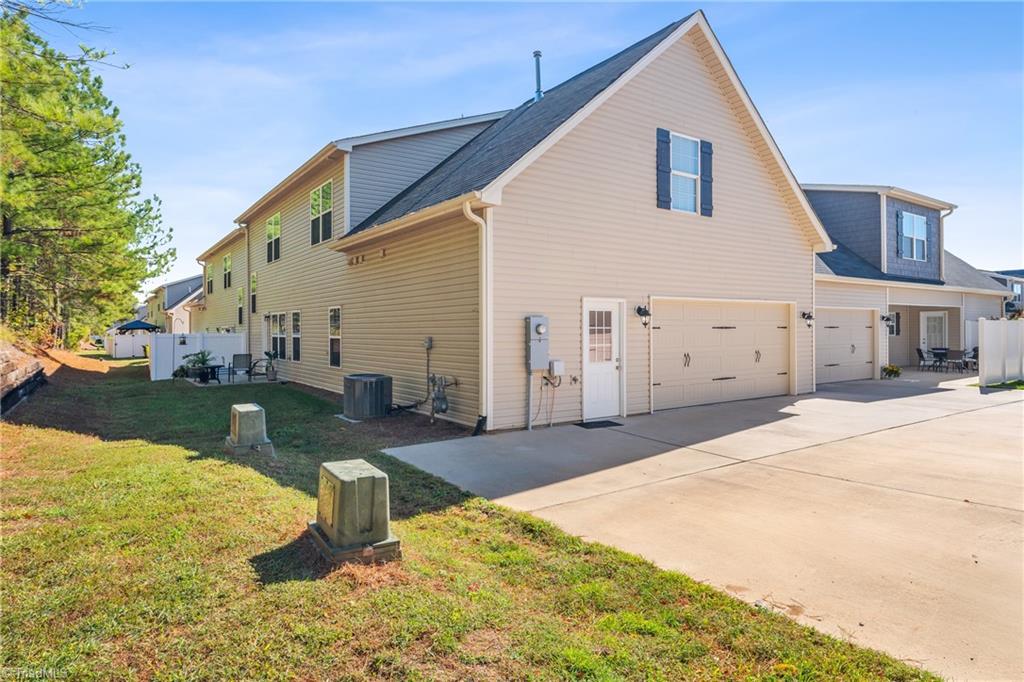 211 Hawks Nest Circle