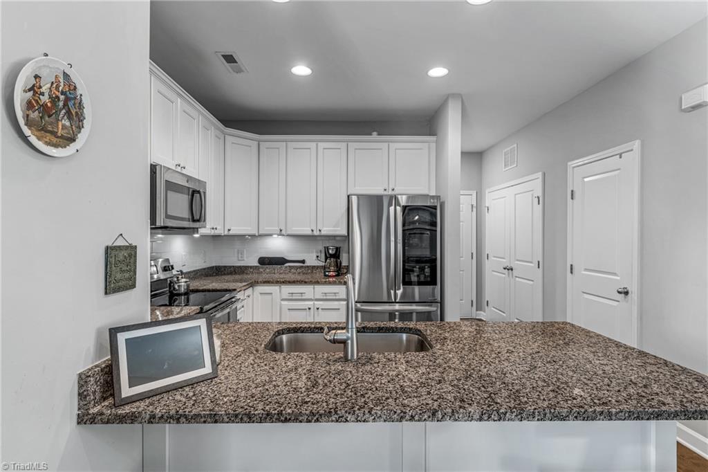 211 Hawks Nest Circle