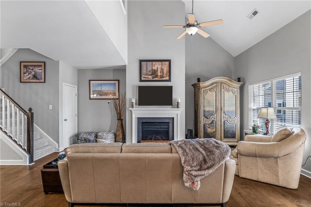 211 Hawks Nest Circle