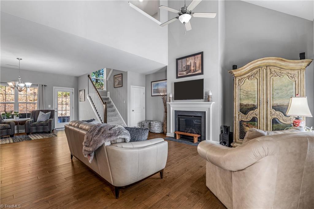 211 Hawks Nest Circle