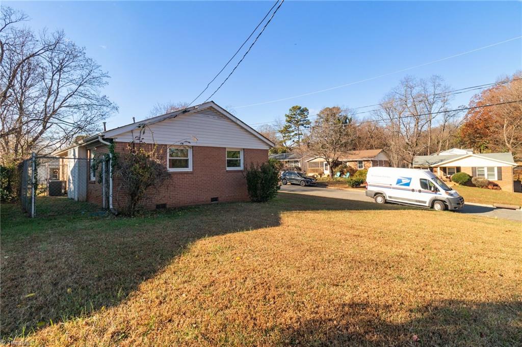 1884 Deborah Lane, Winston-Salem