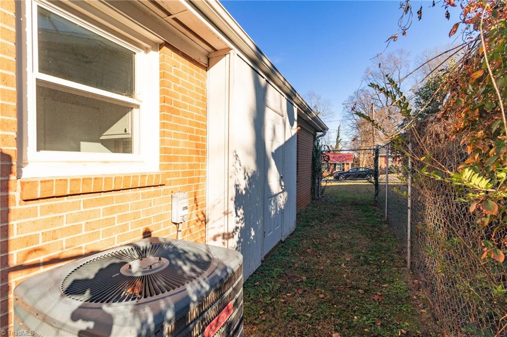 1884 Deborah Lane, Winston-Salem