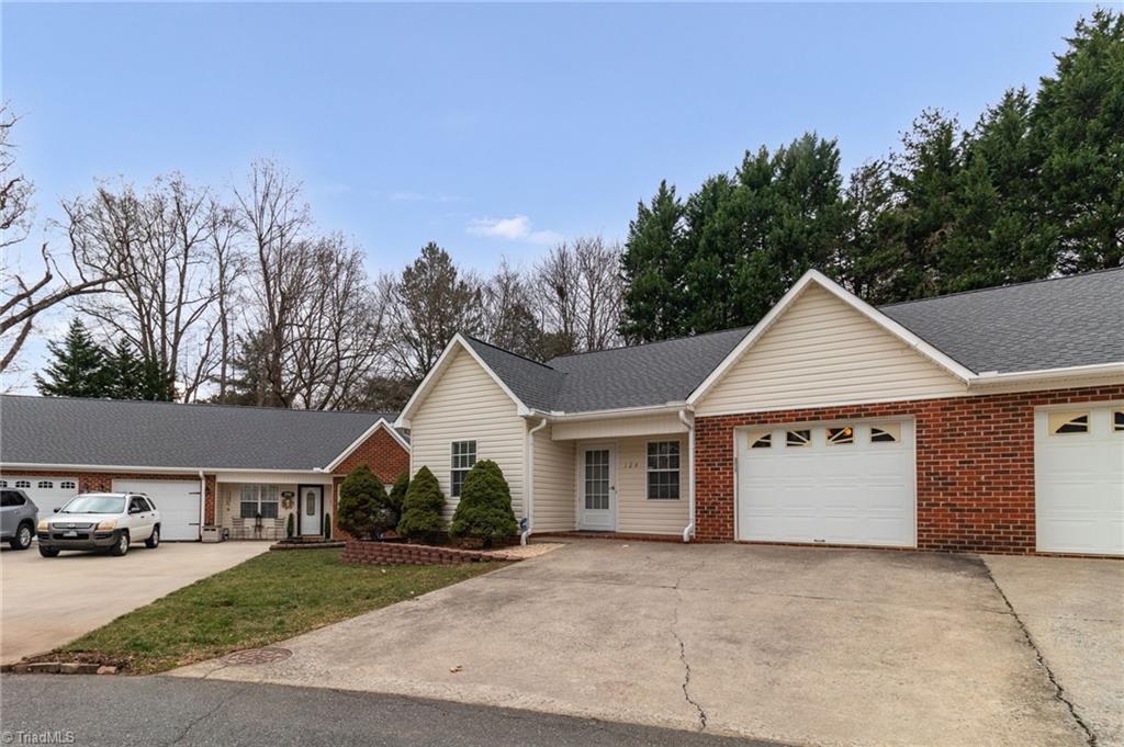 124 Bethania Oaks Circle