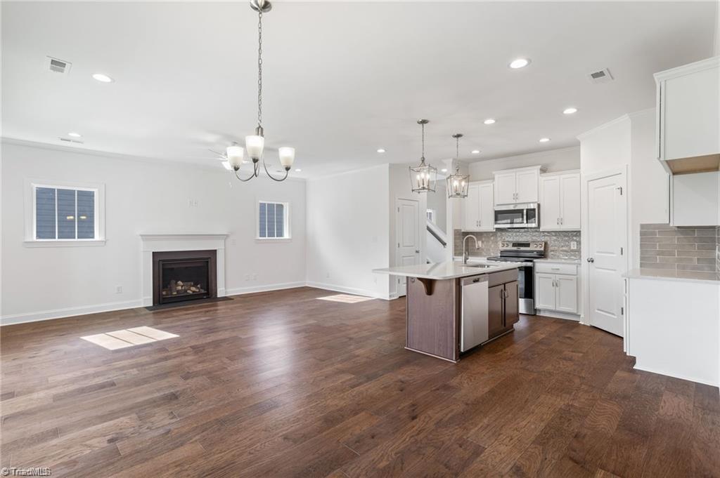 1675 Ashmead Lane