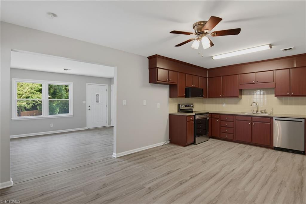 905 Camden Court, Winston-Salem