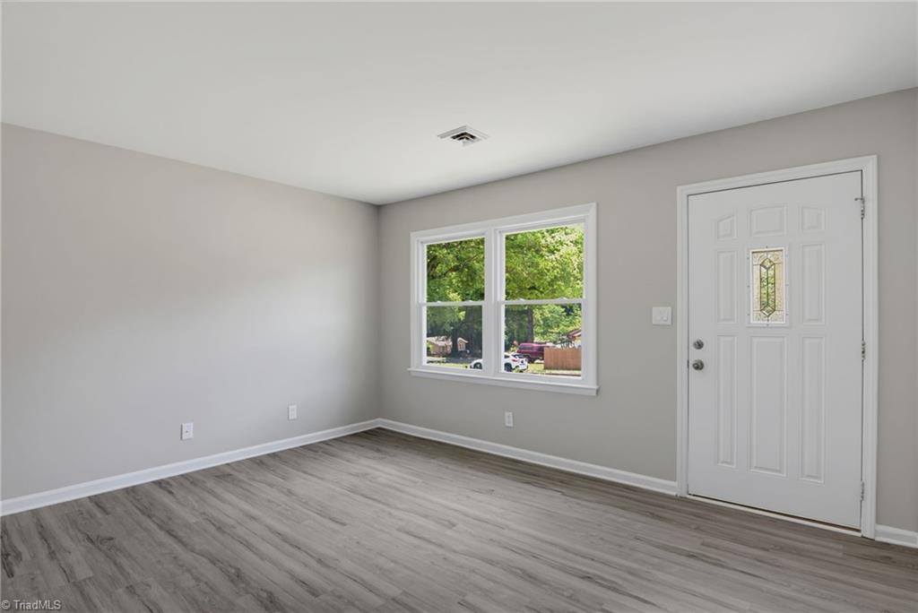 905 Camden Court, Winston-Salem