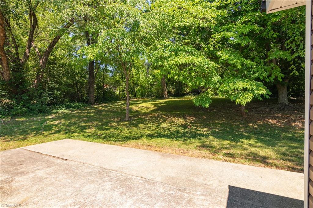 905 Camden Court, Winston-Salem