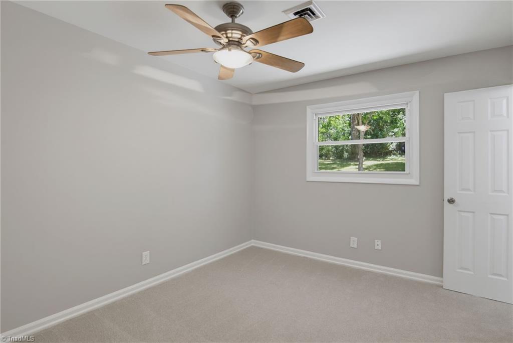 905 Camden Court, Winston-Salem