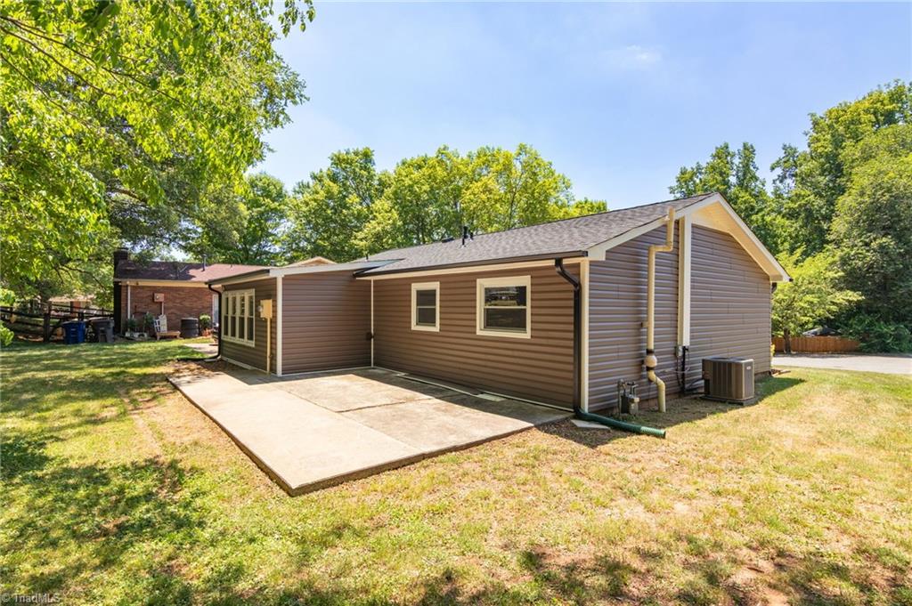 905 Camden Court, Winston-Salem