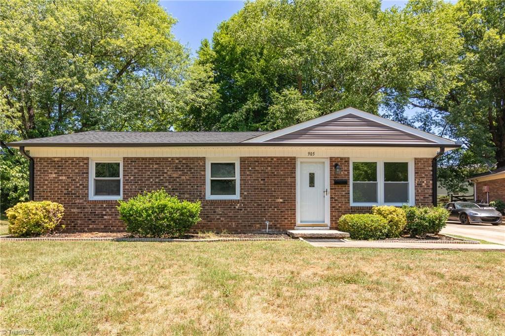 905 Camden Court, Winston-Salem