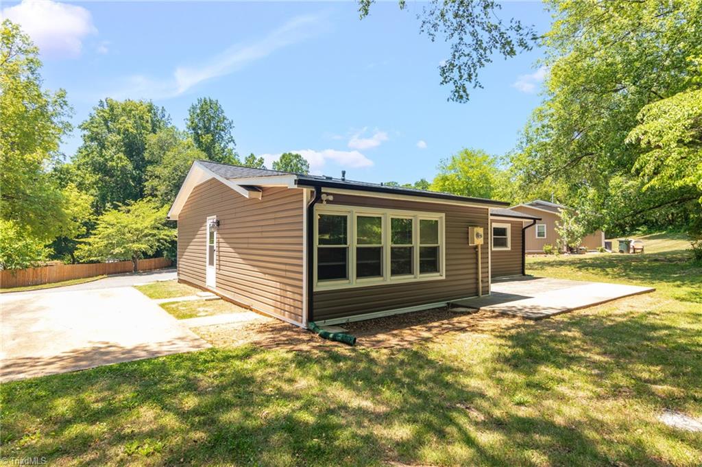 905 Camden Court, Winston-Salem