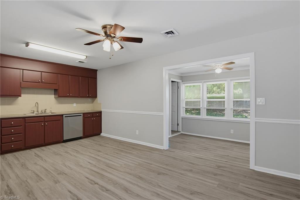 905 Camden Court, Winston-Salem