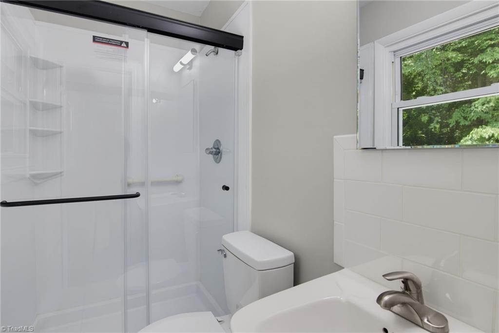 905 Camden Court, Winston-Salem