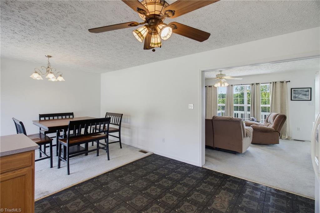 1055 Josephs Lane