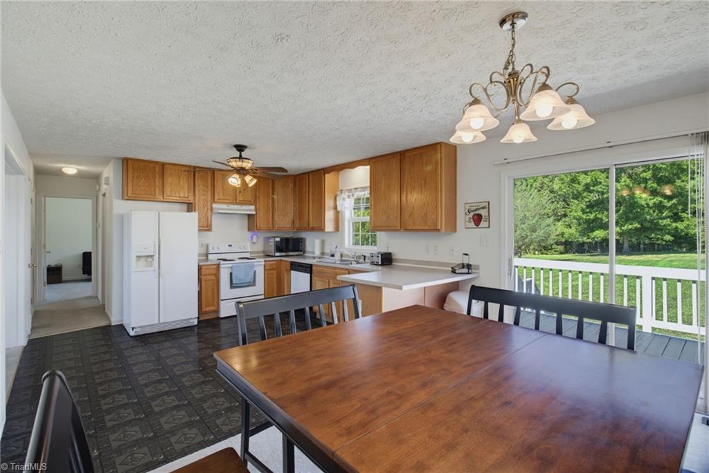 1055 Josephs Lane